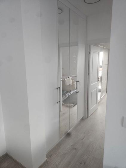Inchiriez penthouse cu terasa 45m2 - 2