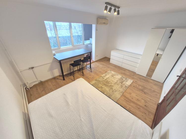 1 Cam-Complexul Studentesc-5 Min Centru--Mobilat--Aer Conditionat-280 Euro! - 1