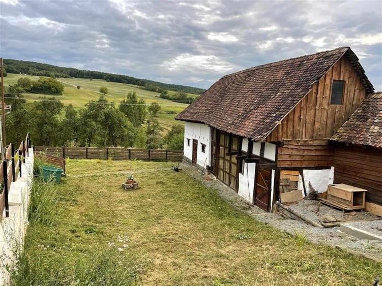 Casă individuală cu 4 camere cu Teren 1550 Mp în Cându