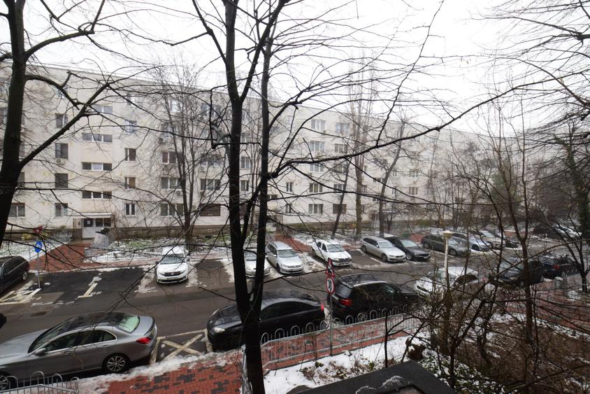 4 camere decomandat, centrală, boxă, etaj 1, 2 băi, Aleea Giurgeni - 1 Decembrie - 16