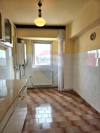 Apartament 3 camere, în zona Pod, Ramnicu Sarat et.4/4 - 3