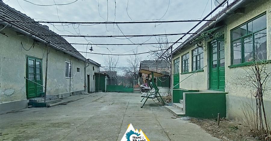 Casa traditionala cu 4 camere, in Cuvin - 8