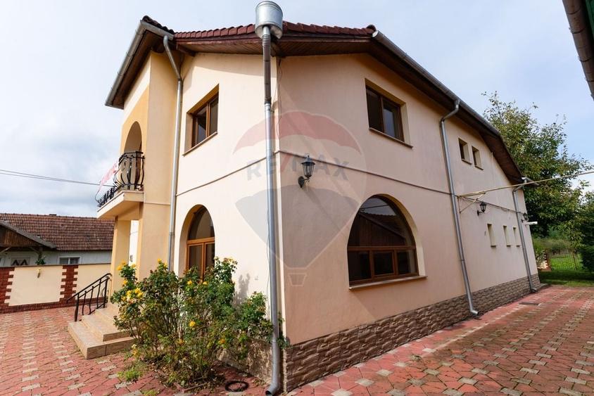 Vila /Pensiune 6 camere in Cristur, jud Hunedoara - 25