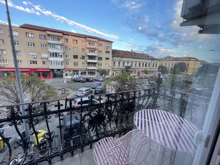 Apartament istoric in Piata Iosefin Amenajat pentru Booking/AirBnb - 9