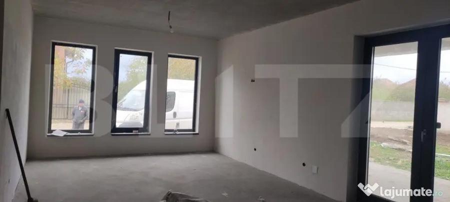 Casa semifinisata cu gard imprejmuitor in Livada de Bihor, l - 3