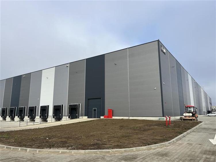 Spațiu industrial, de 10,000 mp, în Ștefăneștii de Jos