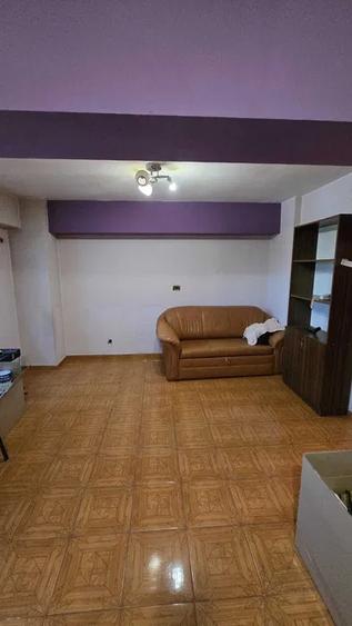 Apartament cu 4 camere decomandat în Vitan