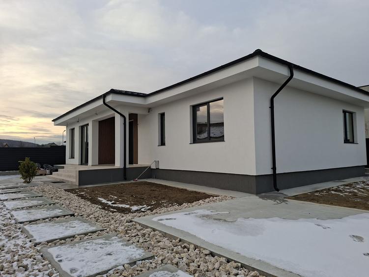 Casă individuală cu 4 camere cu Canalizare în Trivale