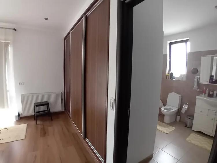 Duplex cu 6 camere cu Canalizare în Mogoșoaia