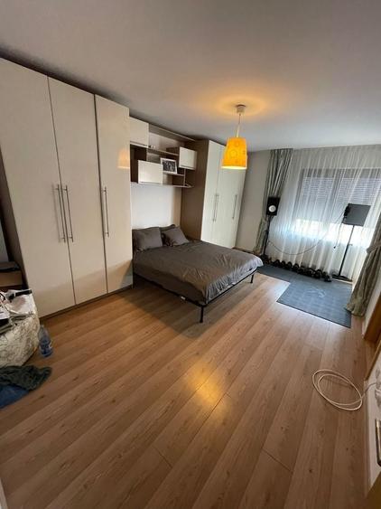 Casă cu 4 camere cu Teren 100 Mp în Central