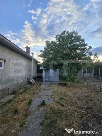 Casă cu 5 camere cu Teren 1459 Mp în Produlești