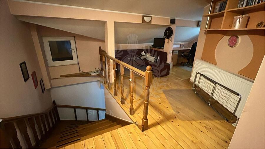 Casă individuală cu 5 camere cu Teren 300 Mp în Central