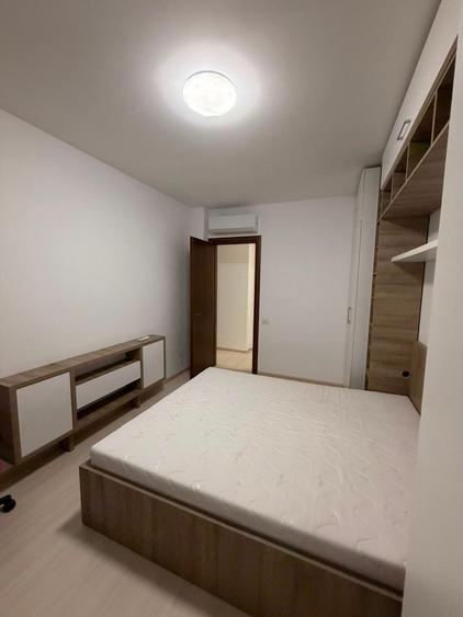 Apartament cu 4 camere decomandat în Băneasa