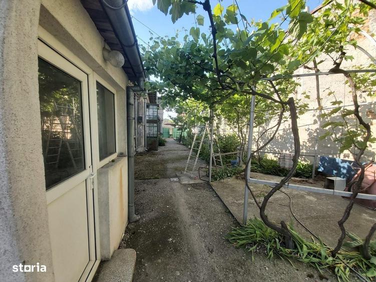 Casă cu 4 camere cu Teren 469 Mp în Central