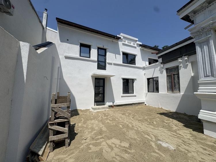 Casă cu 4 camere în Central