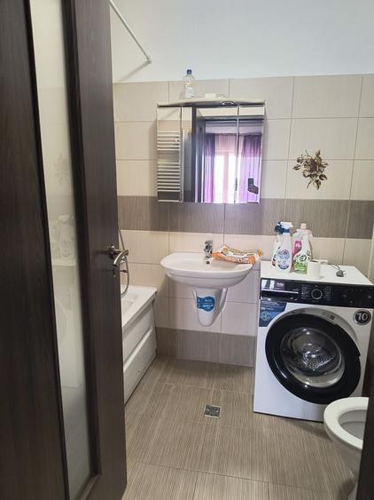 Apartament cu 2 camere decomandat în Roșu