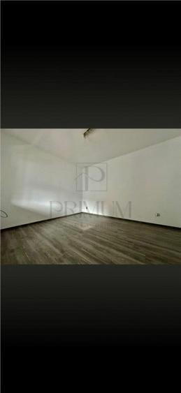 Casă cu 7 camere cu Teren 470 Mp în Central