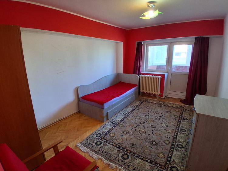 Apartament cu 3 camere decomandat în Păcurari