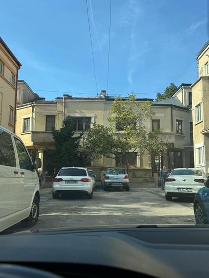 Duplex cu 7 camere cu Canalizare în Dorobanți