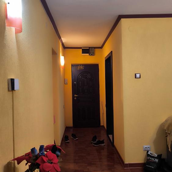 Apartament cu 3 camere decomandat în Exterior Vest