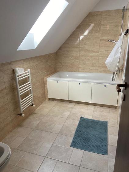 Apartament cu 4 camere semidecomandat în Central