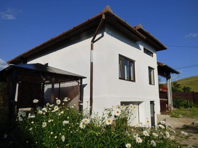 Casă cu 3 camere decomandat în Exterior Vest