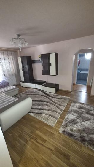 Apartament cu 3 camere decomandat în Micro 16