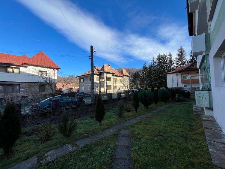 Apartament cu 2 camere decomandat, mobilat în Central