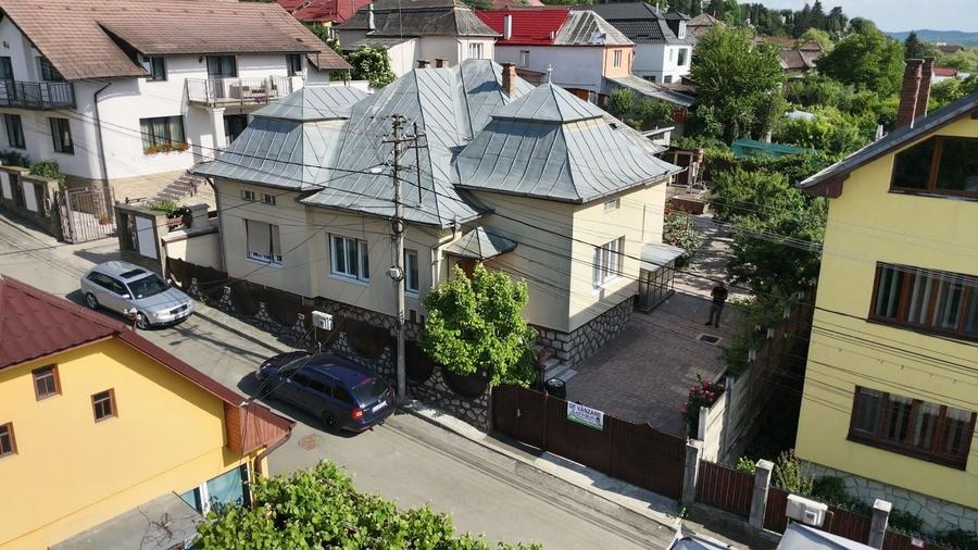 Casă cu 4 camere în Central