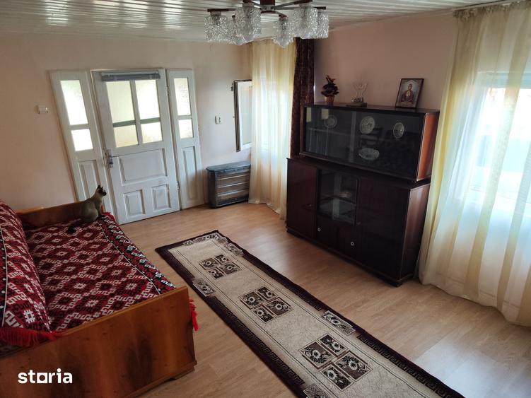 Casă cu 4 camere cu Teren 817 Mp în Gura Vadului