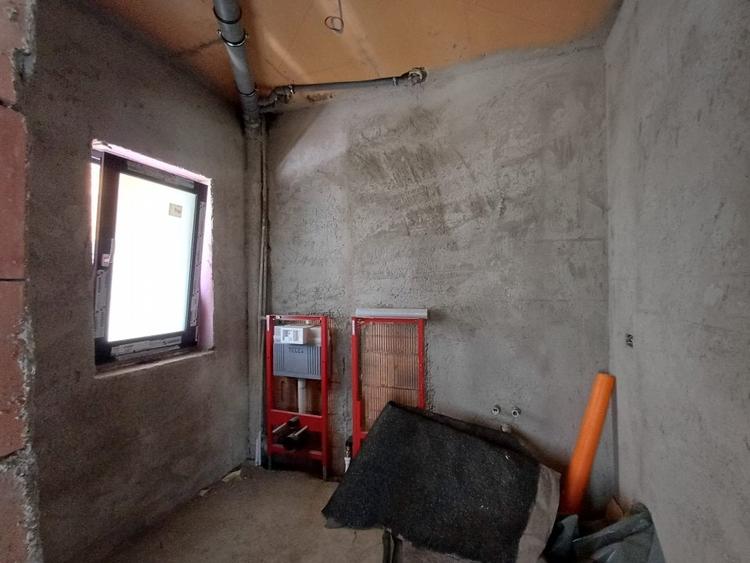 Casă individuală cu 4 camere cu Teren 430 Mp în Valea Adâncă