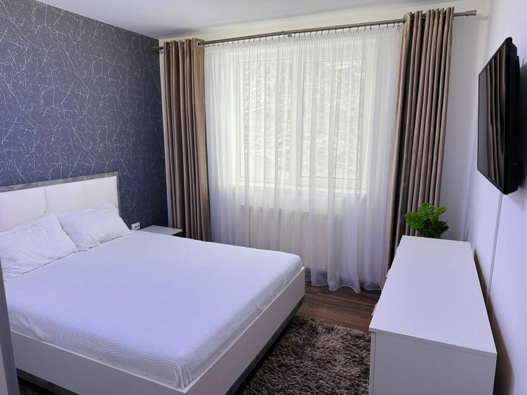 De vanzare apartament 3 camere decomandate - 1