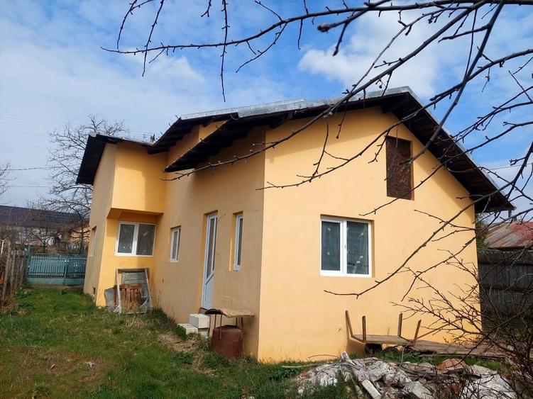 Casa de vanzare + teren Pleasa, Prahova - 1