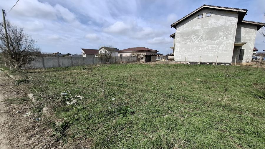 Localitatea Lazu , jud Cta - lot teren 600 mp (30x20 ml ) - 3