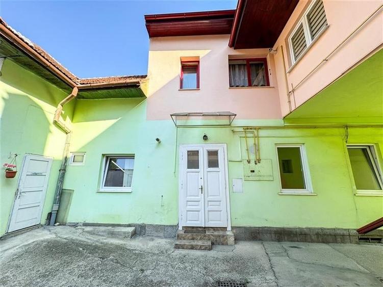 FILM!Apartament 2 camere decomandate, parter, in casa,curte comuna,Central,Braso - 11