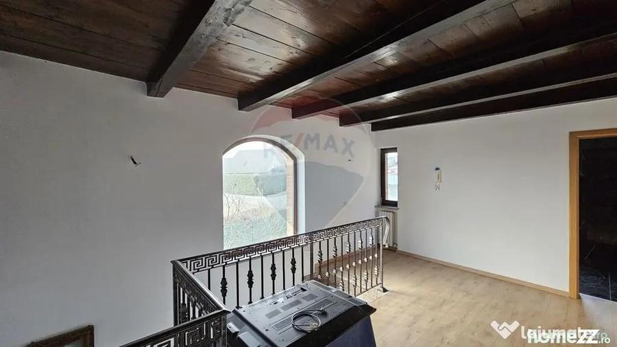 Casă cu 5 camere cu Teren 840 Mp în Șcheia