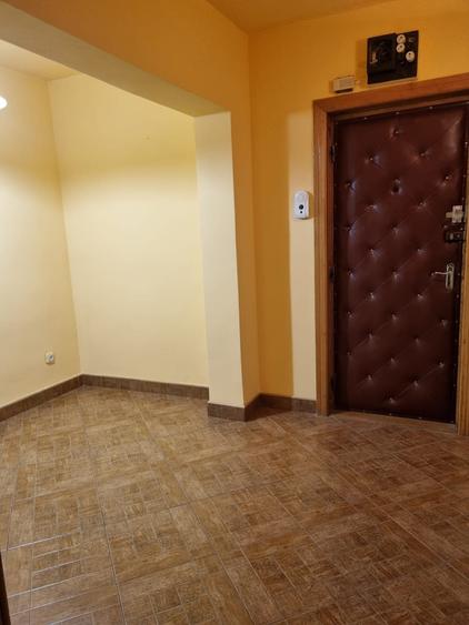 Apartament 3 camere partial mobilat, decomandat, et. 1/4 cu CT, zona Scoala 7 . - 8