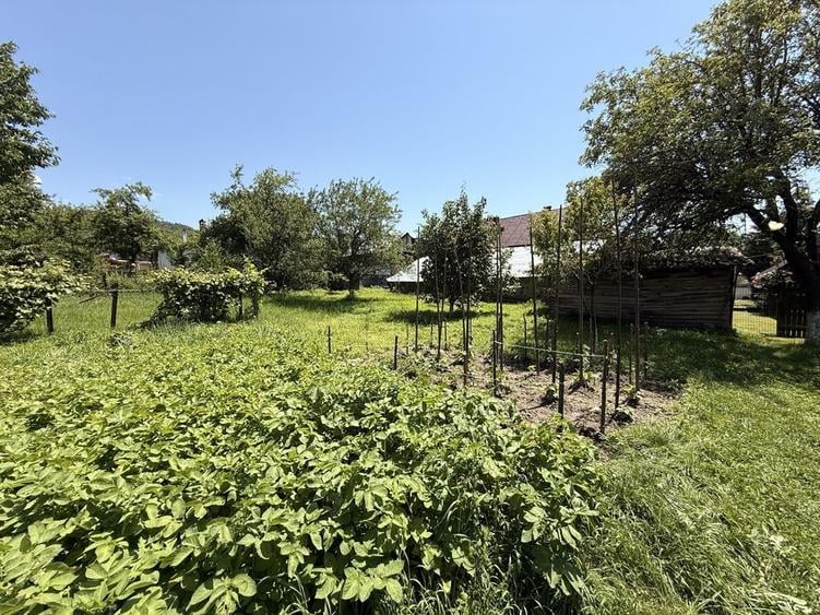 Casă cu 4 camere cu Teren 2146 Mp în Lerești