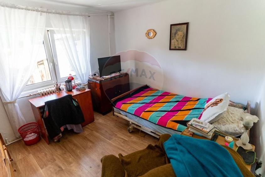 Casa / Vila cu 10 camere amplasate in 2 corpuri de cladire de vanzare - 13