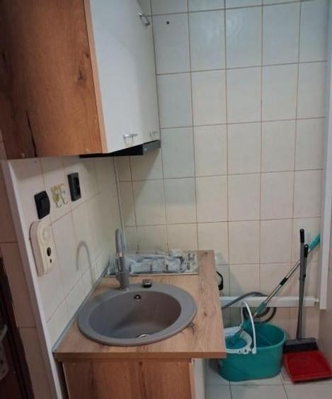 Garsoniera de vanzare zona Poarta 6 - 5