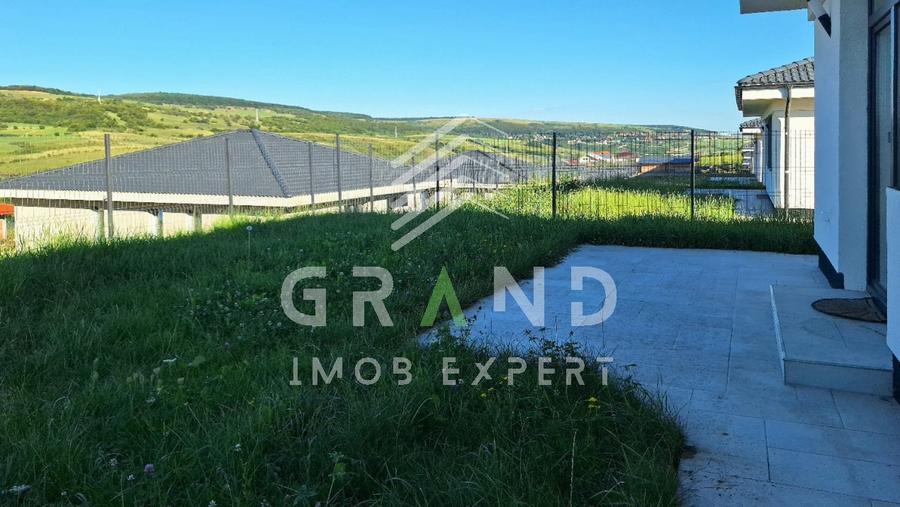 Casă individuală cu 4 camere cu Canalizare în Corușu