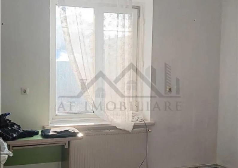 Tatarasi zona Piata Chirila teren 576mp cu casa si anexe (pr - 8