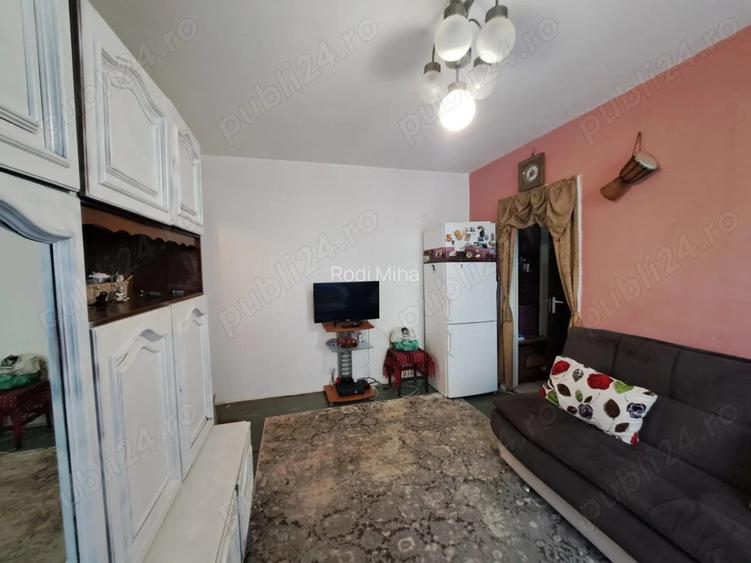 Vand apartament 3 camere,semidecomandat, 44mp,Militari-Apusului Vand apartament 3 camere,semidecomandat, 44mp,Militari-Apusului