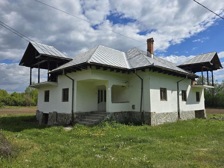 Casa pe fundatie de piatra cu garaj si teren generos in Novaci, Gorj. - 2