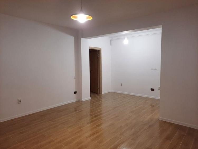 Spatiu comercial la parter , 51,9 mp, zona Terra - 1