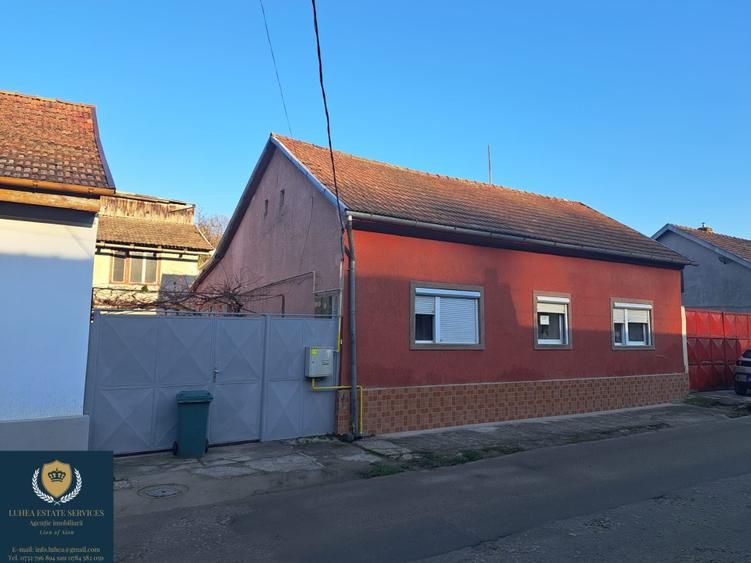 Casă formată din 2 clădiri P+M și P+1 - 9