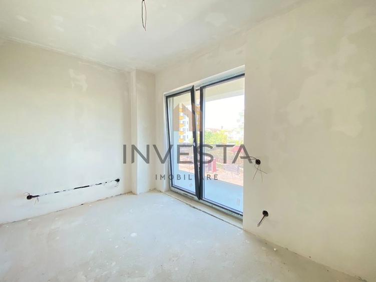 Apartament cu 3 camere semidecomandat în Între Lacuri