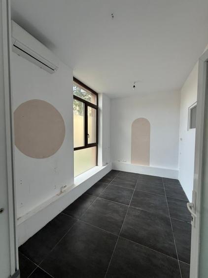 Spatiu comercial - de vanzare - 1