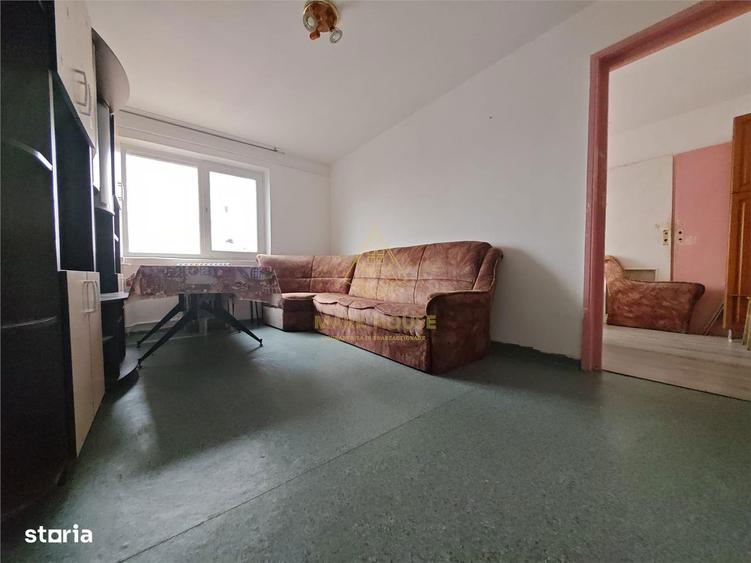 Apartament cu 3 camere de vanzare, zona Milcov - 3
