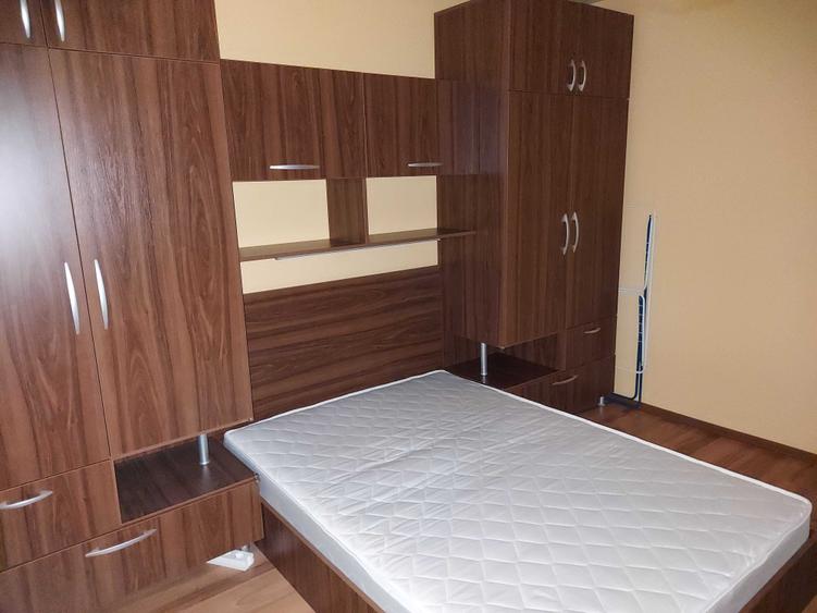 Apartament cu 3 camere semidecomandat în Tineretului